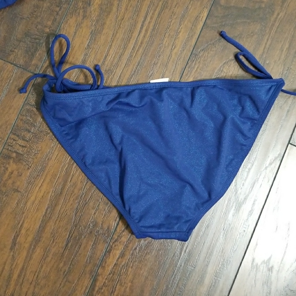 Bikini - Picture 4 of 4